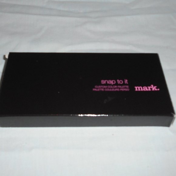Avon MARK Snap To It Magnetic Palette Case NIB - Picture 2 of 2
